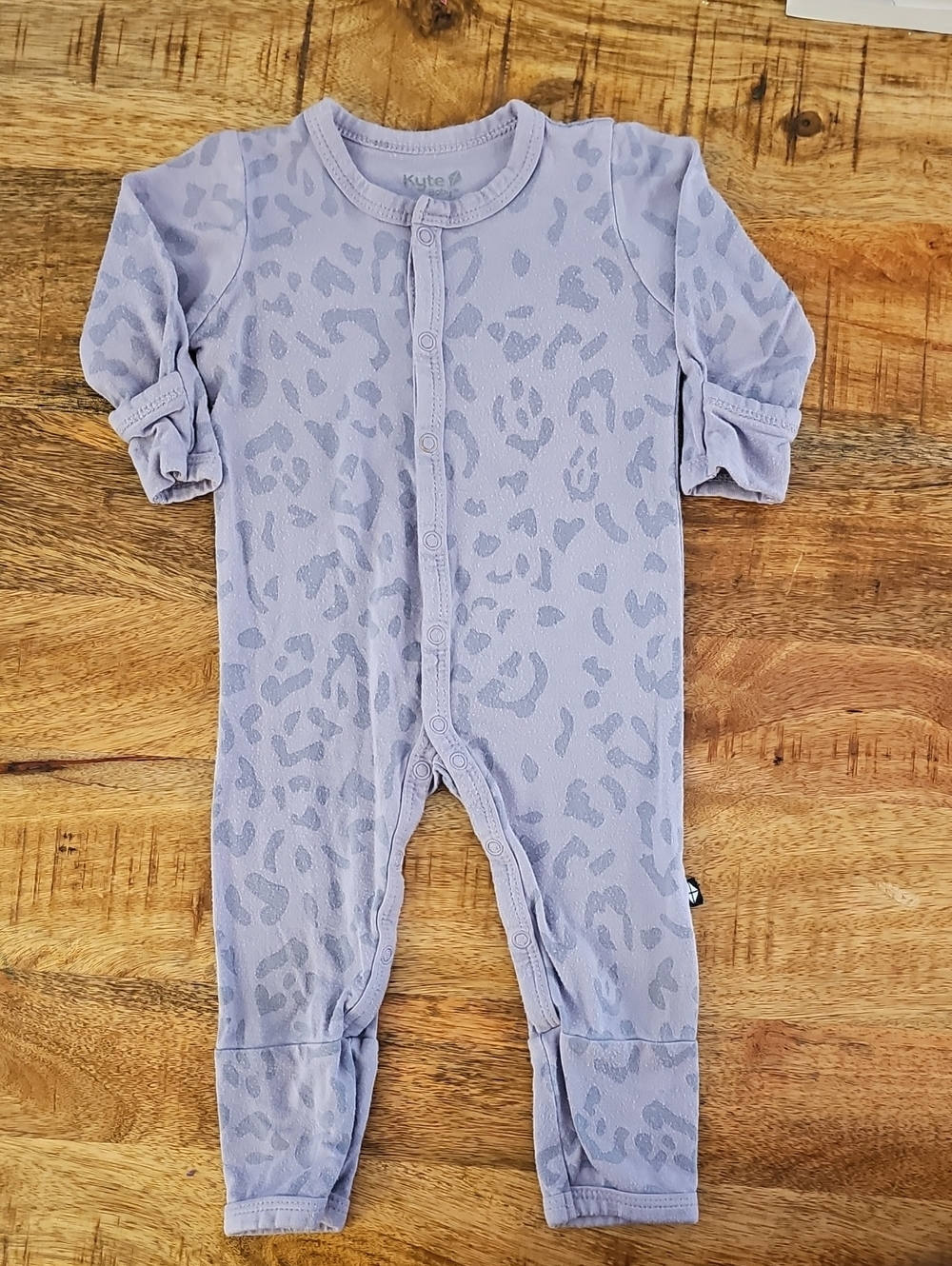 Kyte Baby Taro Small Leopard Snap Romper Bamboo Lavender Purple Leopard 0-3m